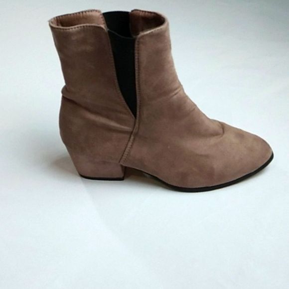 Ankle boots by Etc light brown suede low heels lightly worn. - Picture 4 of 7